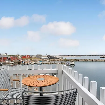 Awesome In With Harbor View